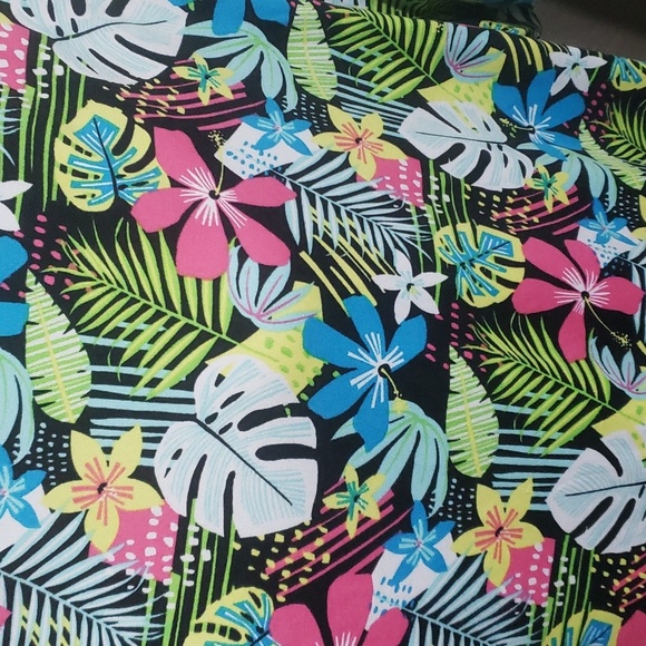 Secret Treasures. Tropical Tunic; Butter Soft; Pockets. Size L/XL EUC - Picture 2 of 12